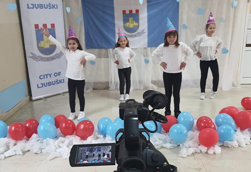 Pjesma i ples za Dan grada LJubuškog - Mali Ljubušaci pjesmom i plesom čestitali rođendan svom gradu
